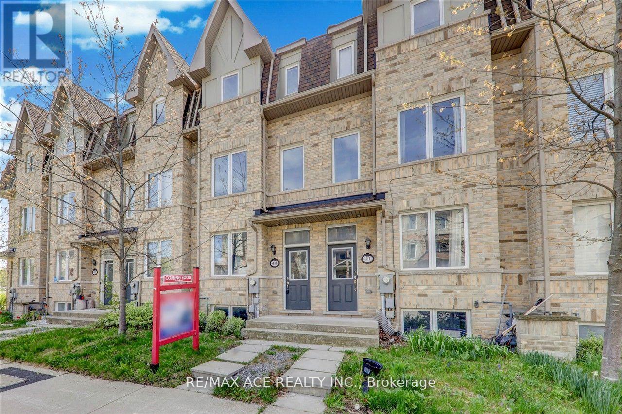 43 Kawneer Terrace, Toronto, Ontario  M1P 0C2 - Photo 3 - E12841746