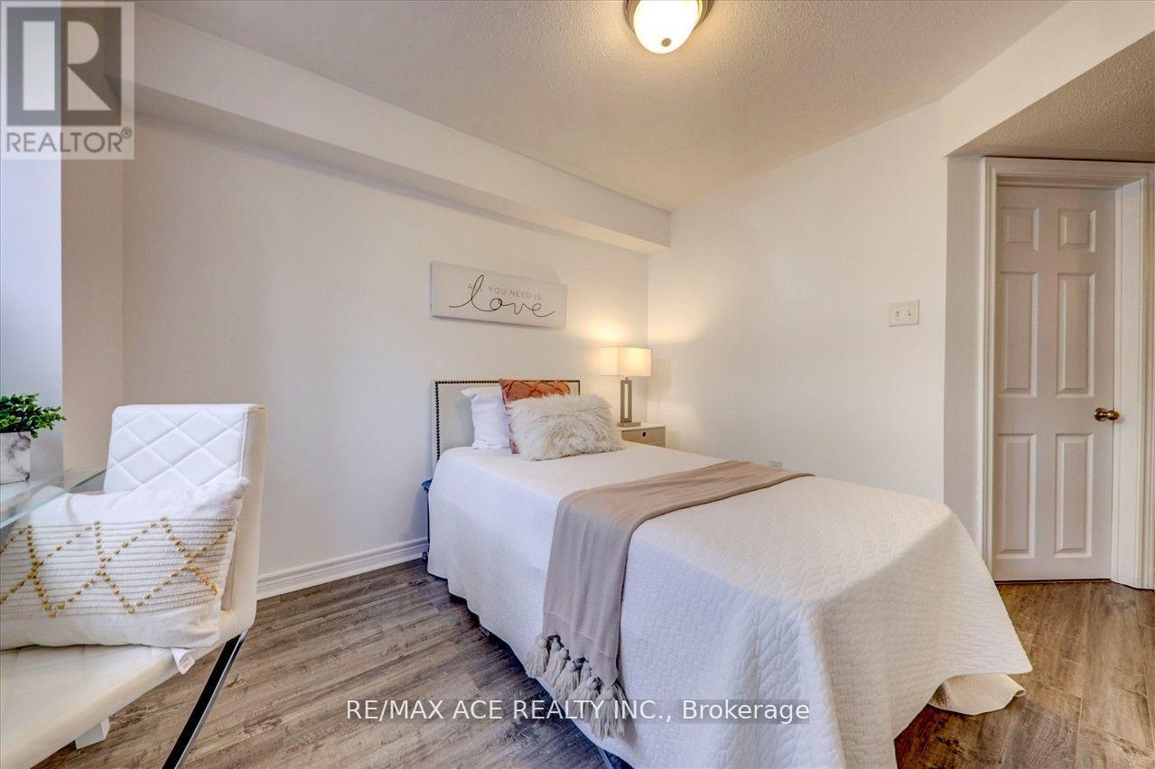 43 Kawneer Terrace, Toronto, Ontario  M1P 0C2 - Photo 32 - E12841746