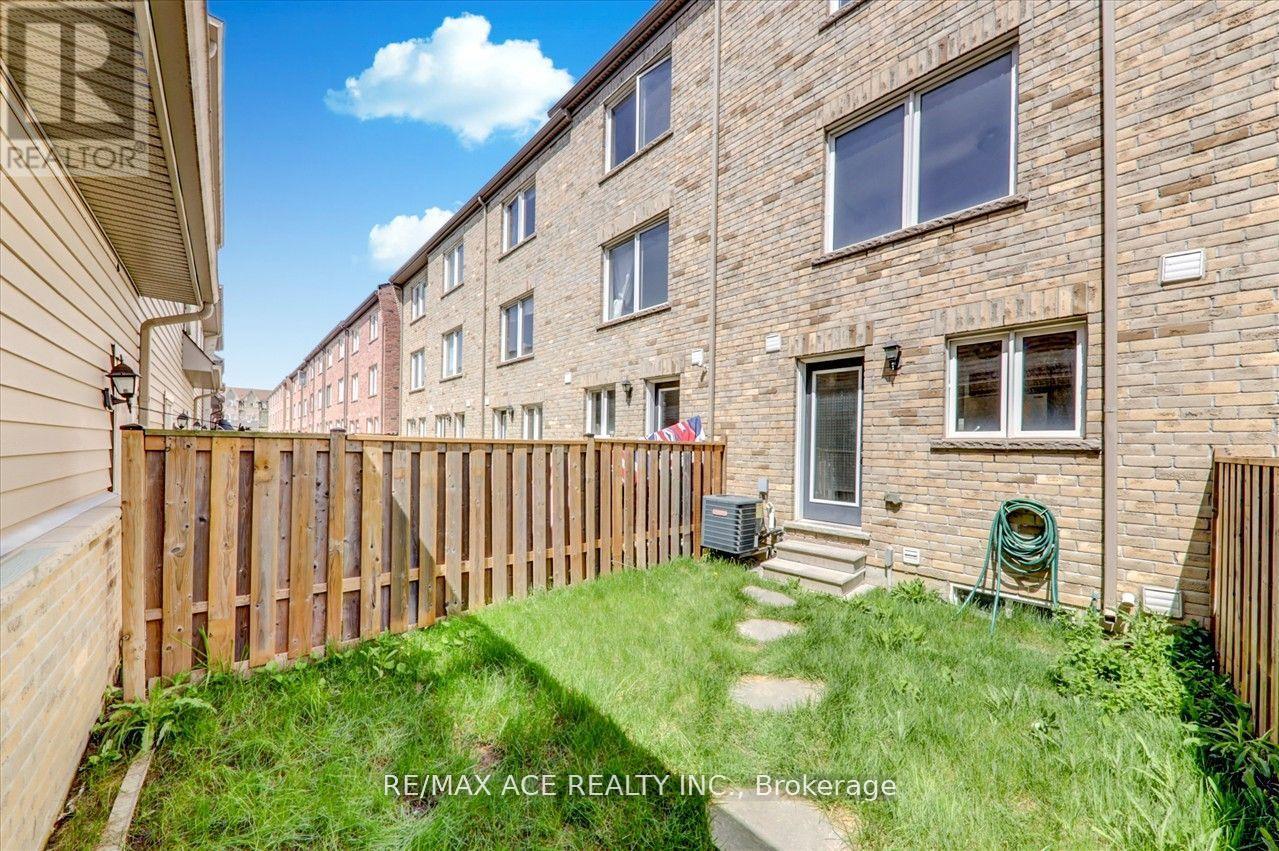 43 Kawneer Terrace, Toronto, Ontario  M1P 0C2 - Photo 36 - E12841746