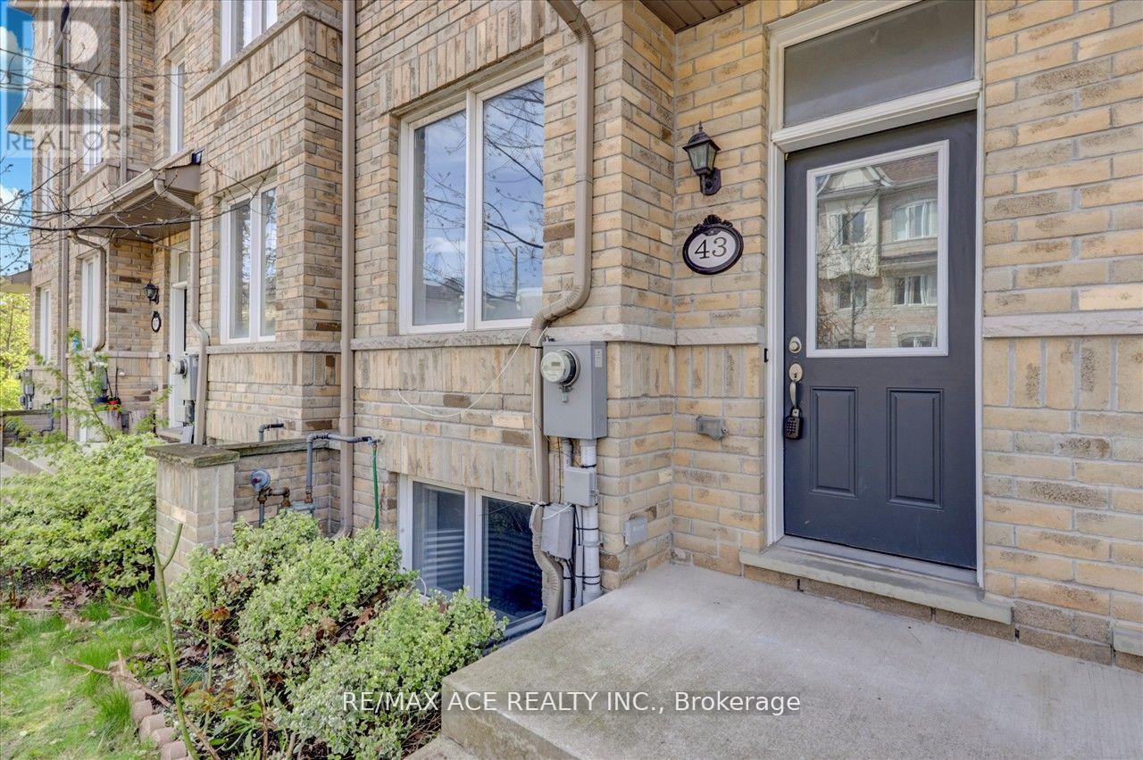 43 Kawneer Terrace, Toronto, Ontario  M1P 0C2 - Photo 4 - E12841746