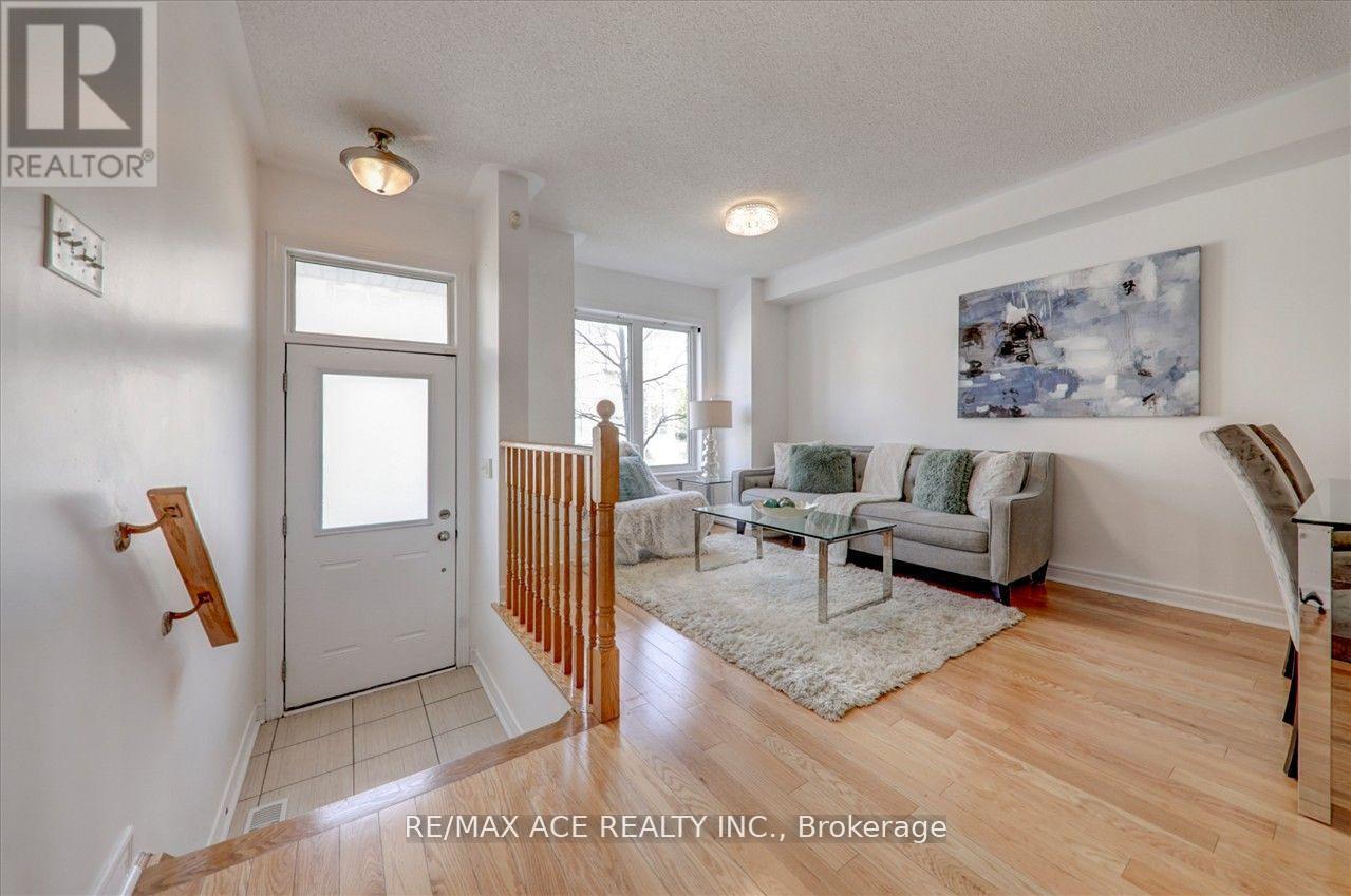 43 Kawneer Terrace, Toronto, Ontario  M1P 0C2 - Photo 6 - E12841746