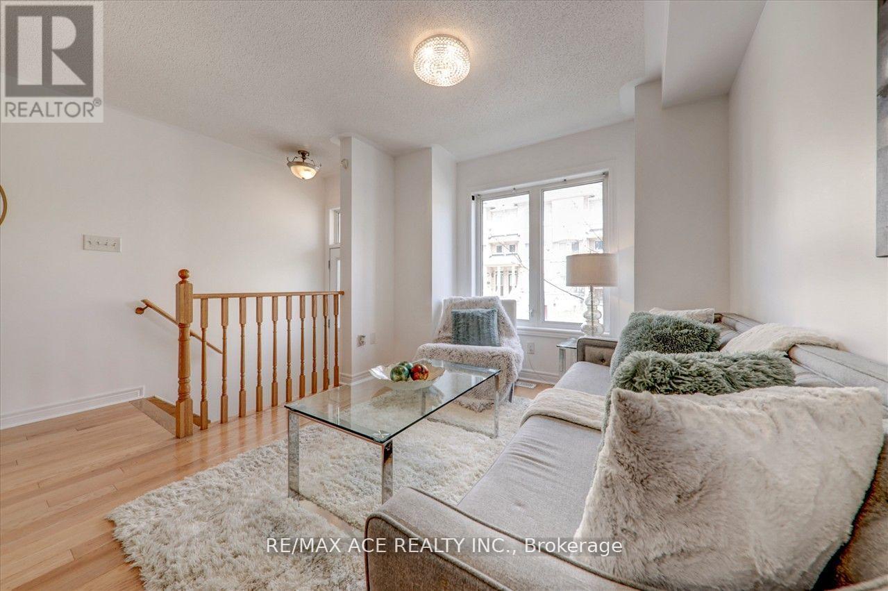 43 Kawneer Terrace, Toronto, Ontario  M1P 0C2 - Photo 8 - E12841746