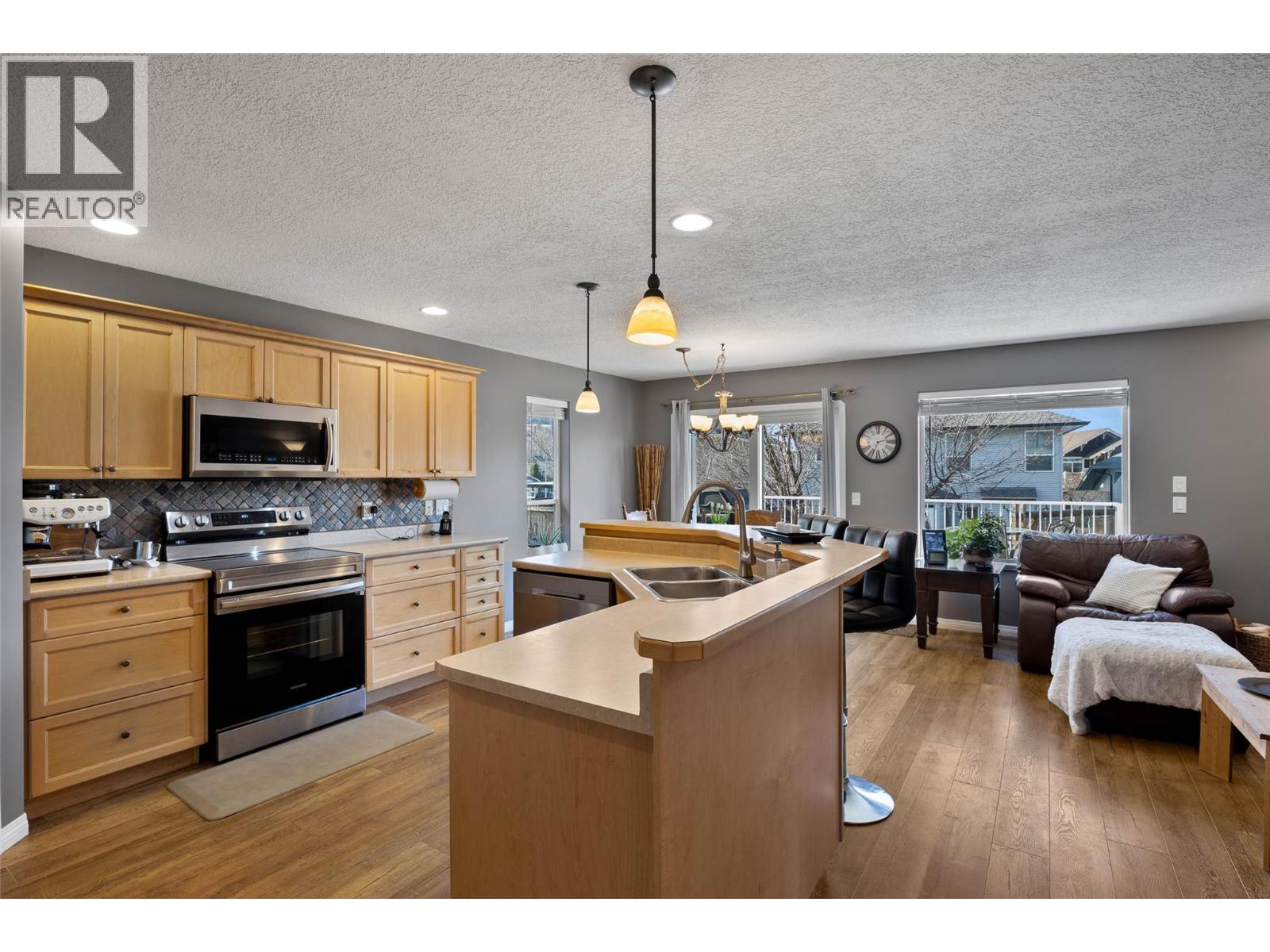 2452 Abbeyglen Way, Kamloops, British Columbia  V1S 1A5 - Photo 6 - 10377917