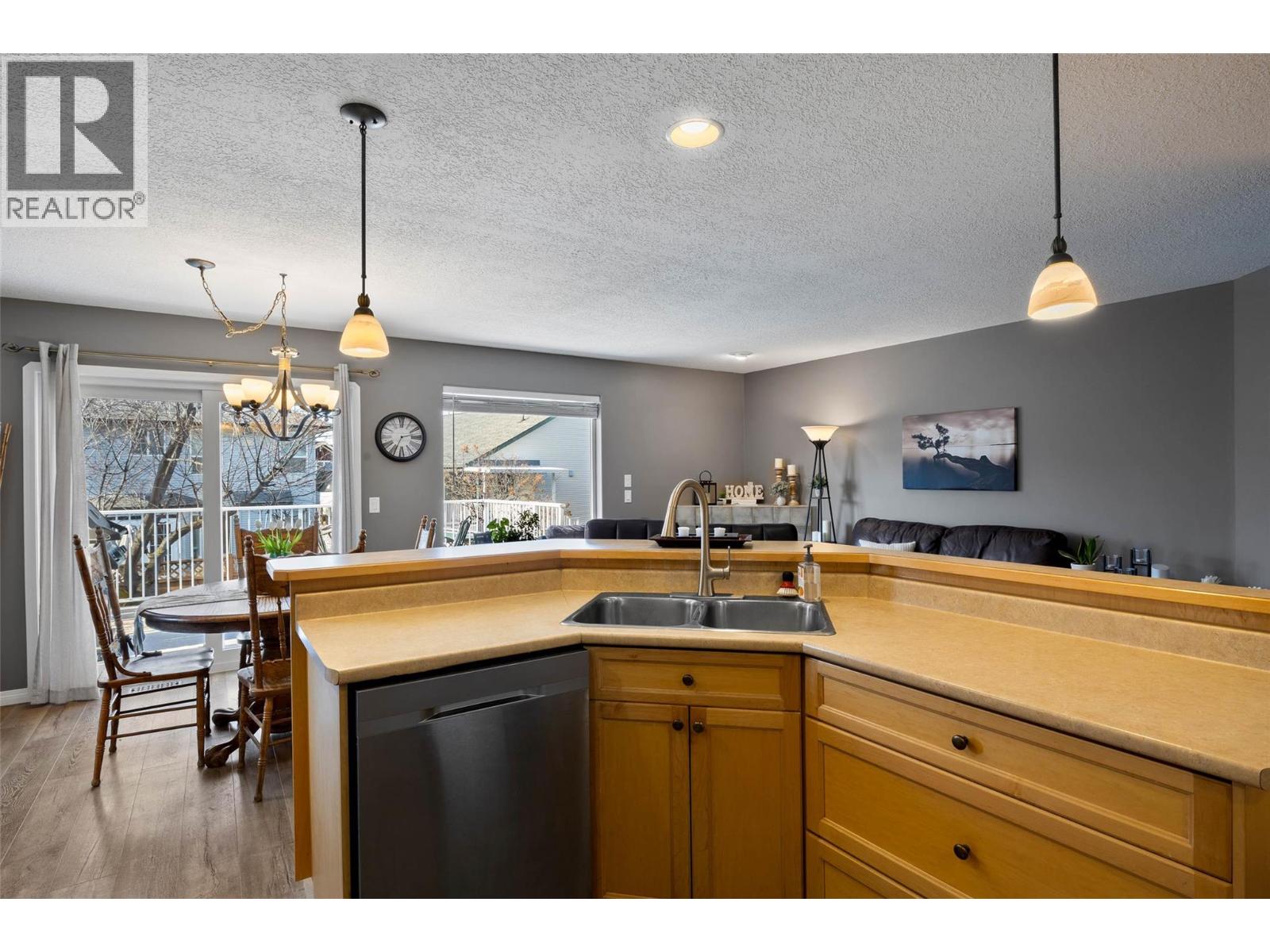 2452 Abbeyglen Way, Kamloops, British Columbia  V1S 1A5 - Photo 8 - 10377917