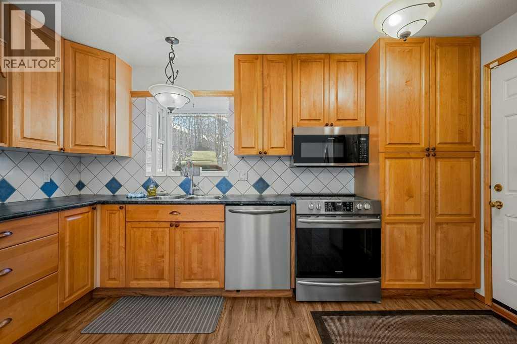 36 Doverthorn Place Se, Calgary, Alberta  T2B 2B8 - Photo 10 - A2287627