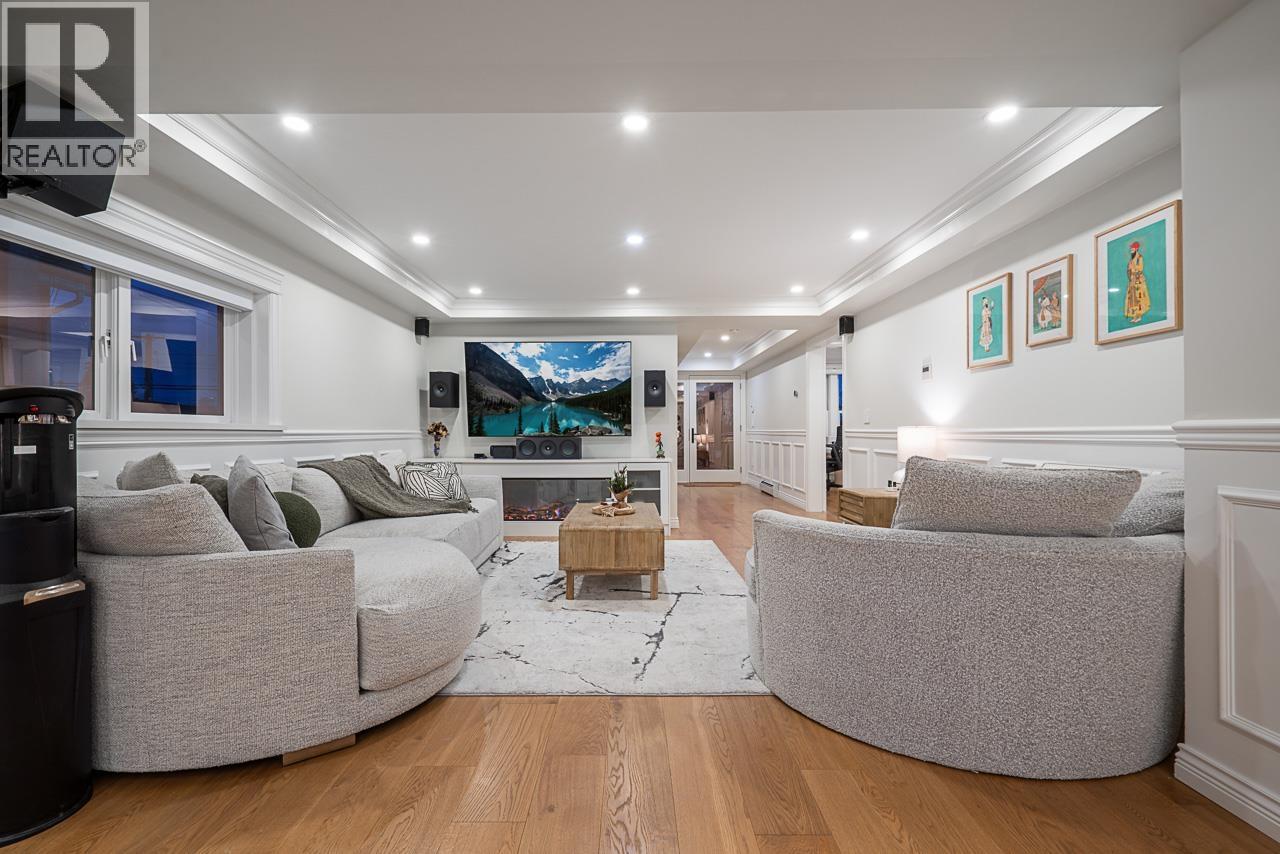 1407 SIXTH AVENUE, New Westminster, British Columbia