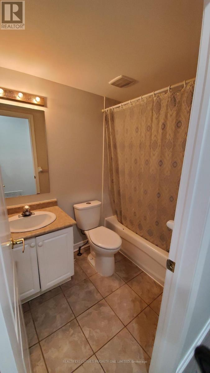 Main Floor - 18 Ed Quigg Way, Vaughan, Ontario  L4H 2S2 - Photo 7 - N12841698