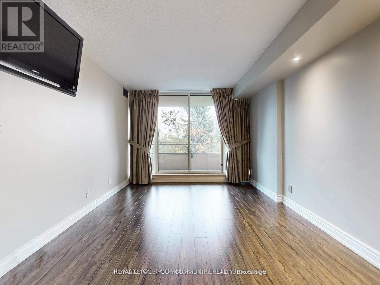 324 - 32 Clarissa Drive, Richmond Hill, Ontario  L4C 9R7 - Photo 10 - N12841712