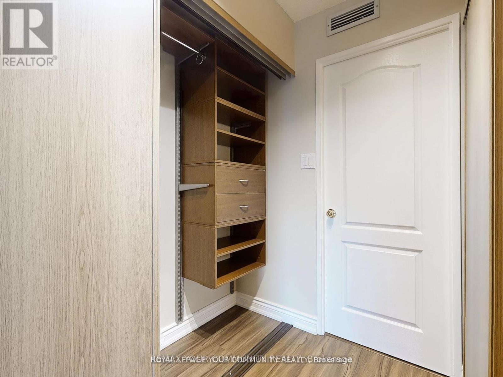 324 - 32 Clarissa Drive, Richmond Hill, Ontario  L4C 9R7 - Photo 12 - N12841712