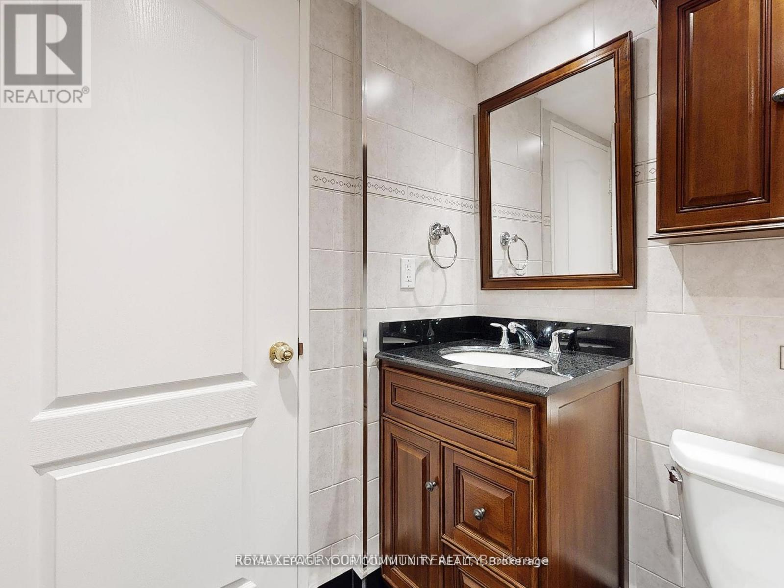 324 - 32 Clarissa Drive, Richmond Hill, Ontario  L4C 9R7 - Photo 14 - N12841712