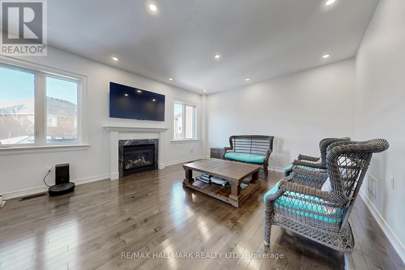 1135 Cenotaph Boulevard, Newmarket, Ontario  L3X 0A7 - Photo 14 - N12841760