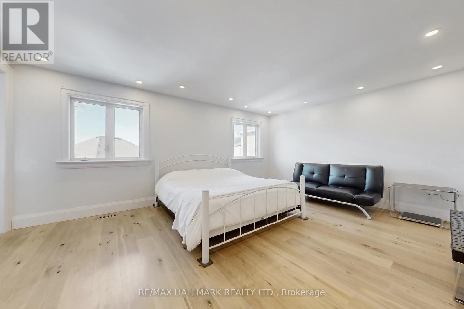 1135 Cenotaph Boulevard, Newmarket, Ontario  L3X 0A7 - Photo 19 - N12841760