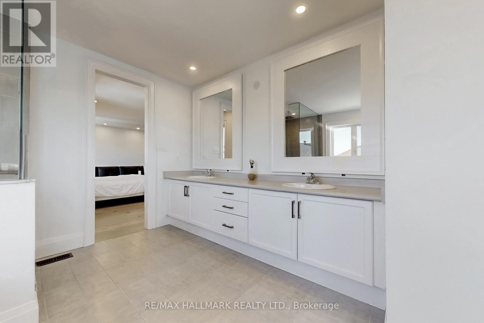 1135 Cenotaph Boulevard, Newmarket, Ontario  L3X 0A7 - Photo 21 - N12841760