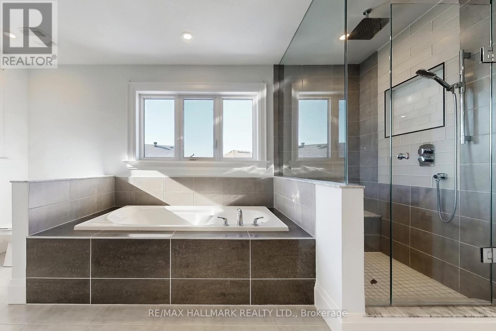 1135 Cenotaph Boulevard, Newmarket, Ontario  L3X 0A7 - Photo 22 - N12841760