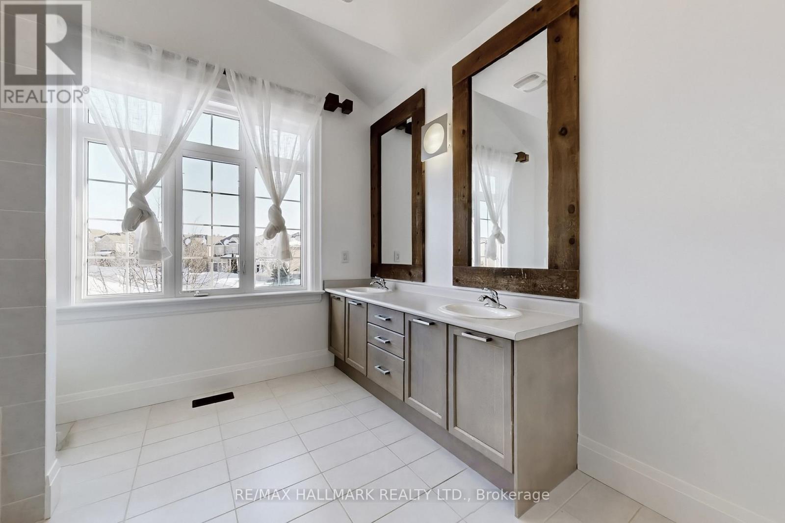 1135 Cenotaph Boulevard, Newmarket, Ontario  L3X 0A7 - Photo 26 - N12841760