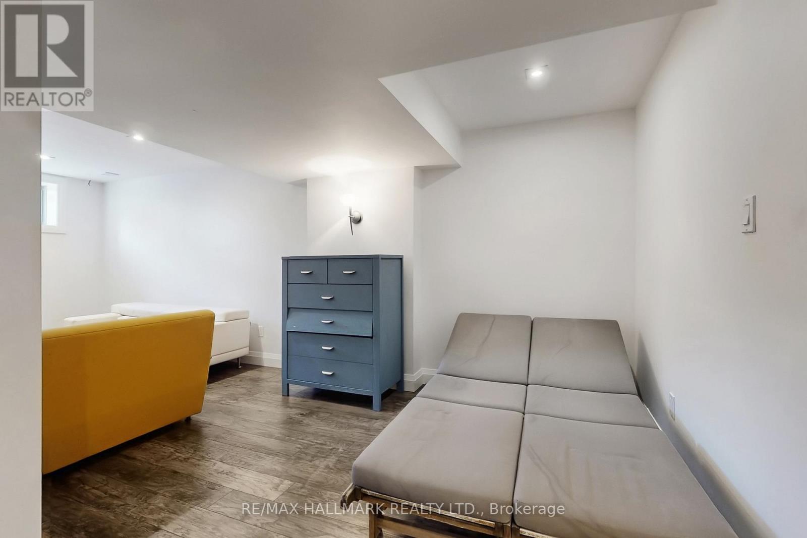 1135 Cenotaph Boulevard, Newmarket, Ontario  L3X 0A7 - Photo 33 - N12841760