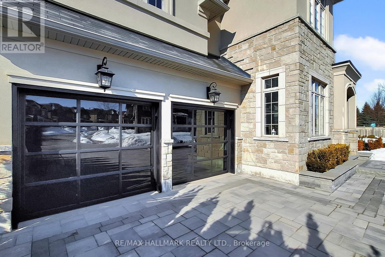 1135 Cenotaph Boulevard, Newmarket, Ontario  L3X 0A7 - Photo 5 - N12841760