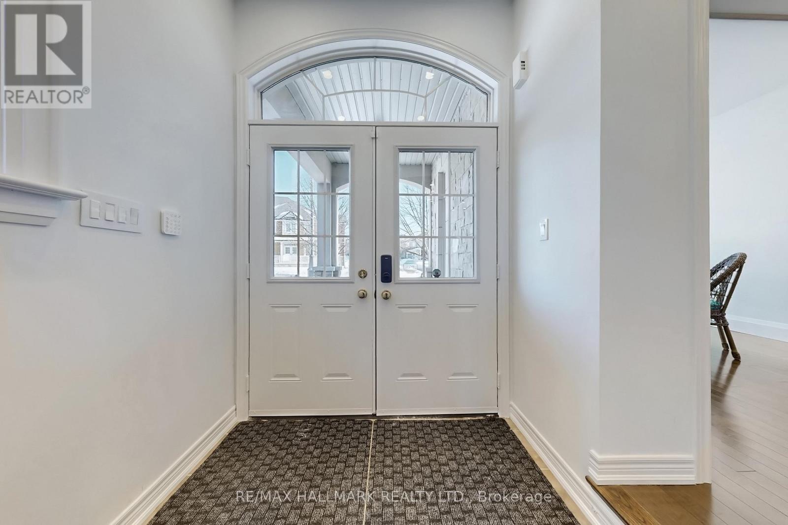 1135 Cenotaph Boulevard, Newmarket, Ontario  L3X 0A7 - Photo 7 - N12841760