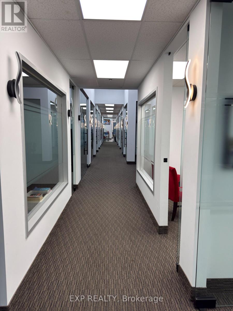 17 - 1075 North Service Road W, Oakville, Ontario  L6M 2G2 - Photo 15 - W12841706