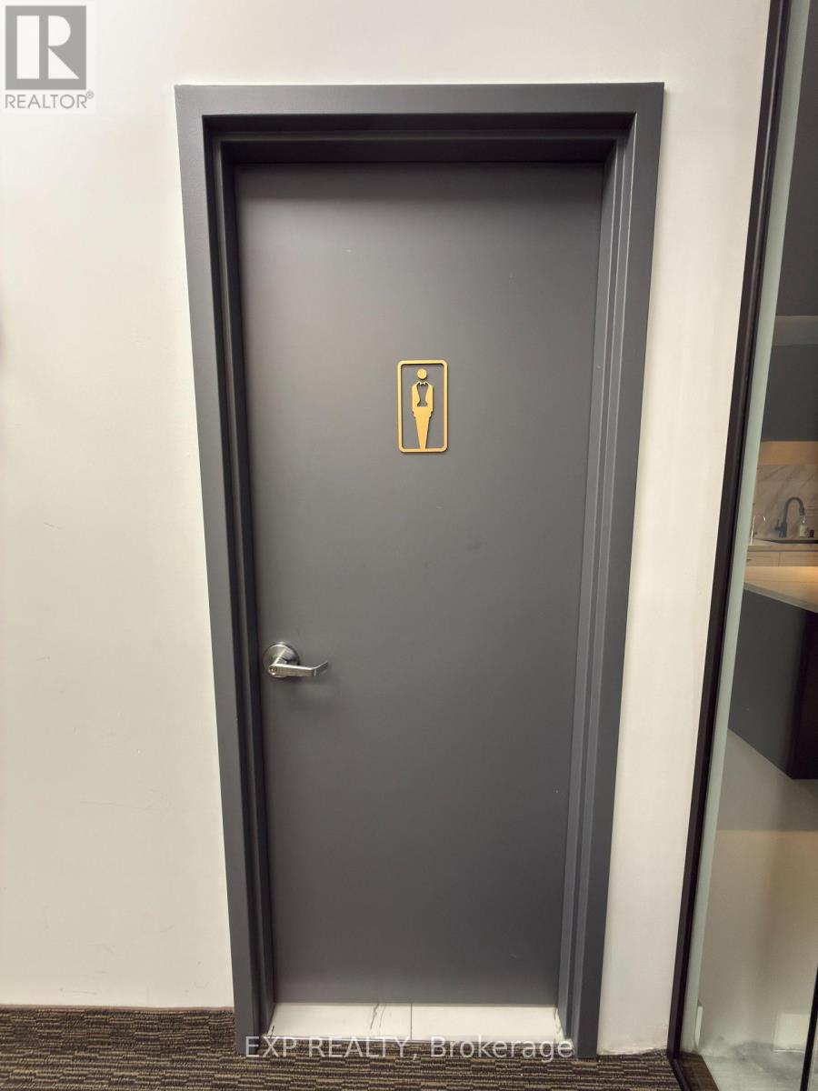 17 - 1075 North Service Road W, Oakville, Ontario  L6M 2G2 - Photo 38 - W12841706