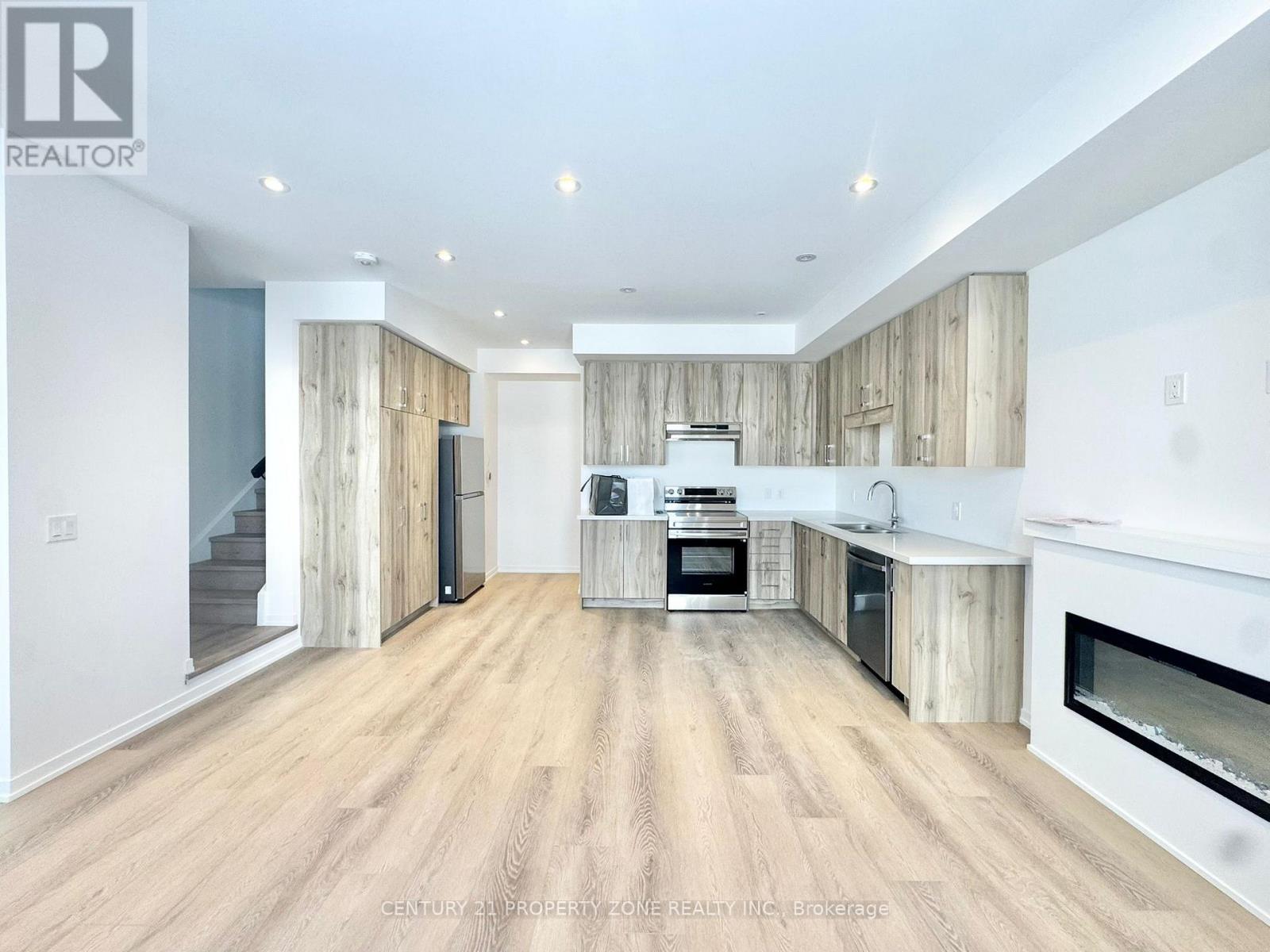 39 Kingbird Common, Cambridge, Ontario  N1R 5S2 - Photo 2 - X12841680