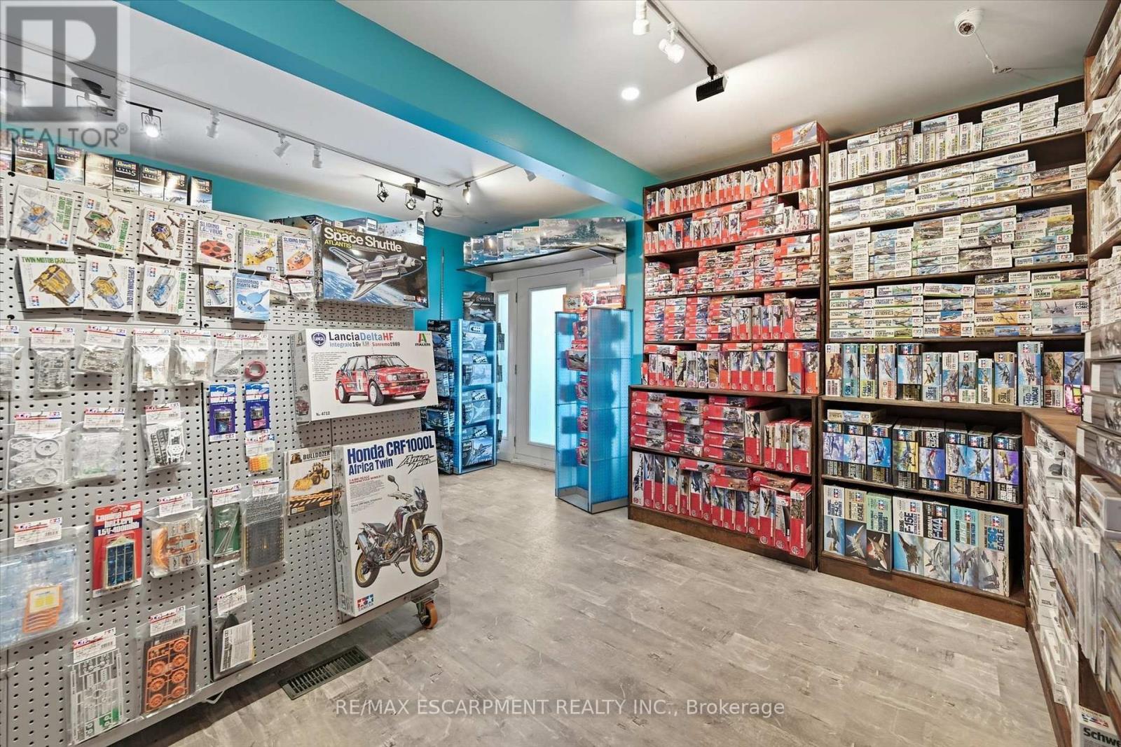 421 Concession Street, Hamilton, Ontario  L9A 1C1 - Photo 9 - X12841736