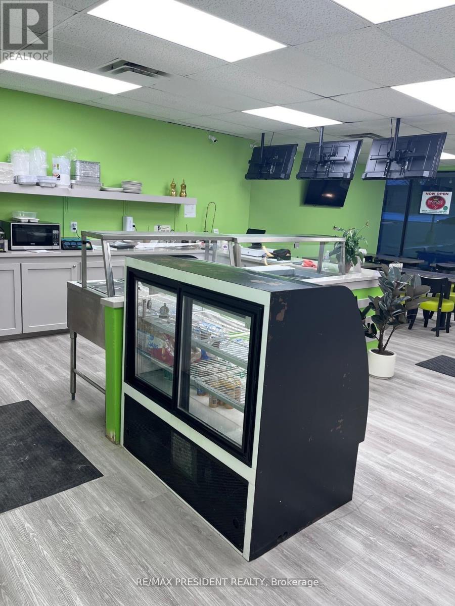 1086 Commissioners Road E, London South, Ontario  N5Z 4W8 - Photo 6 - X12841786