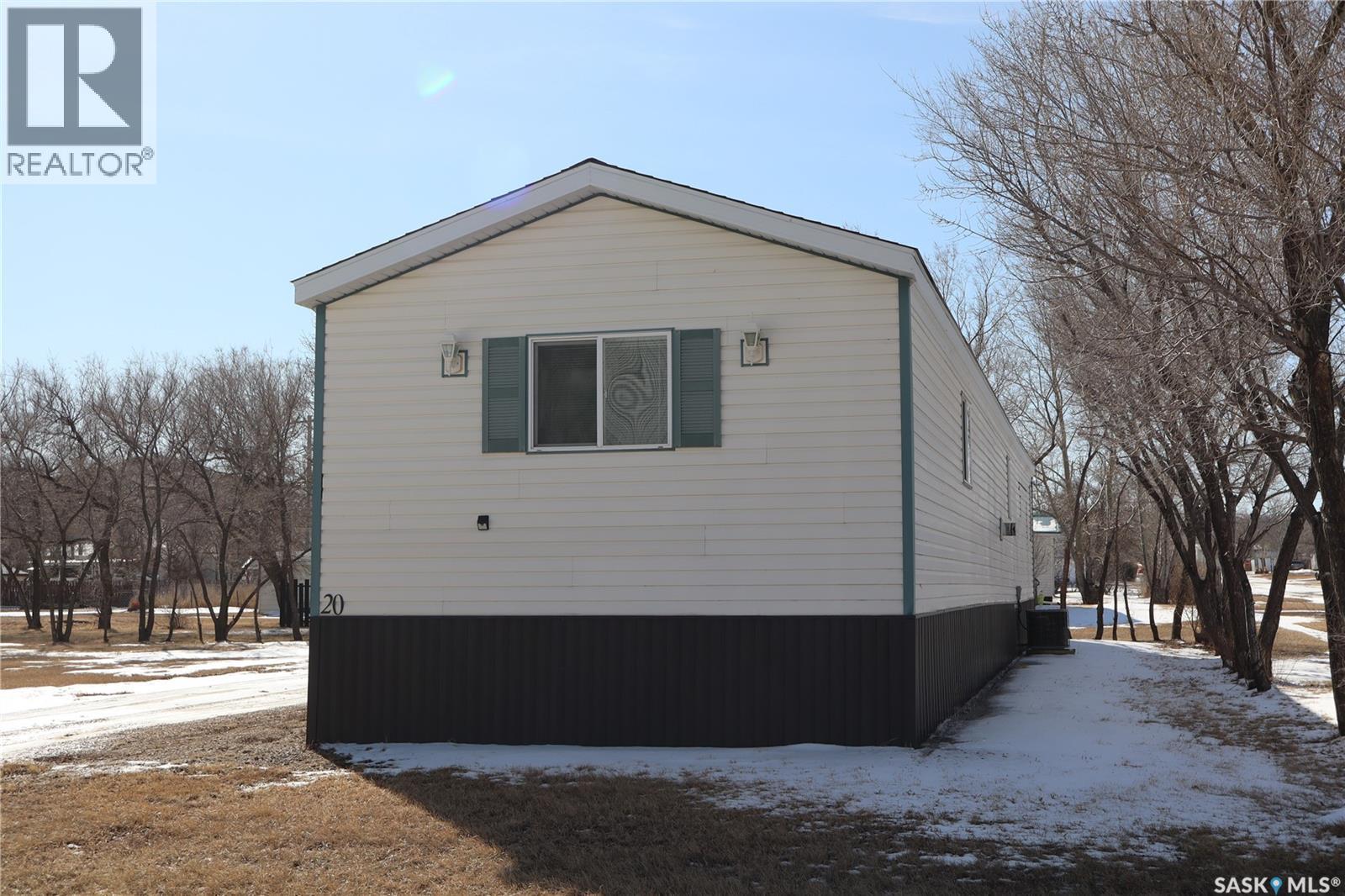 20 H Avenue, Willow Bunch, Saskatchewan  S0H 4K0 - Photo 31 - SK029537
