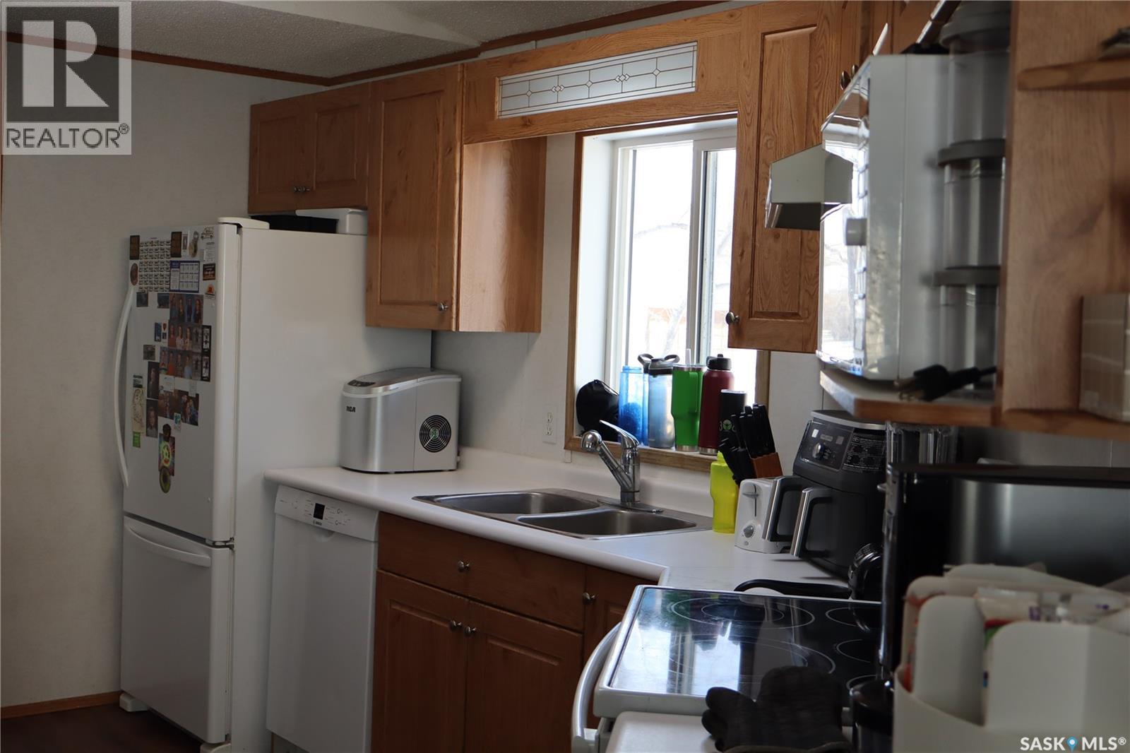 20 H Avenue, Willow Bunch, Saskatchewan  S0H 4K0 - Photo 4 - SK029537