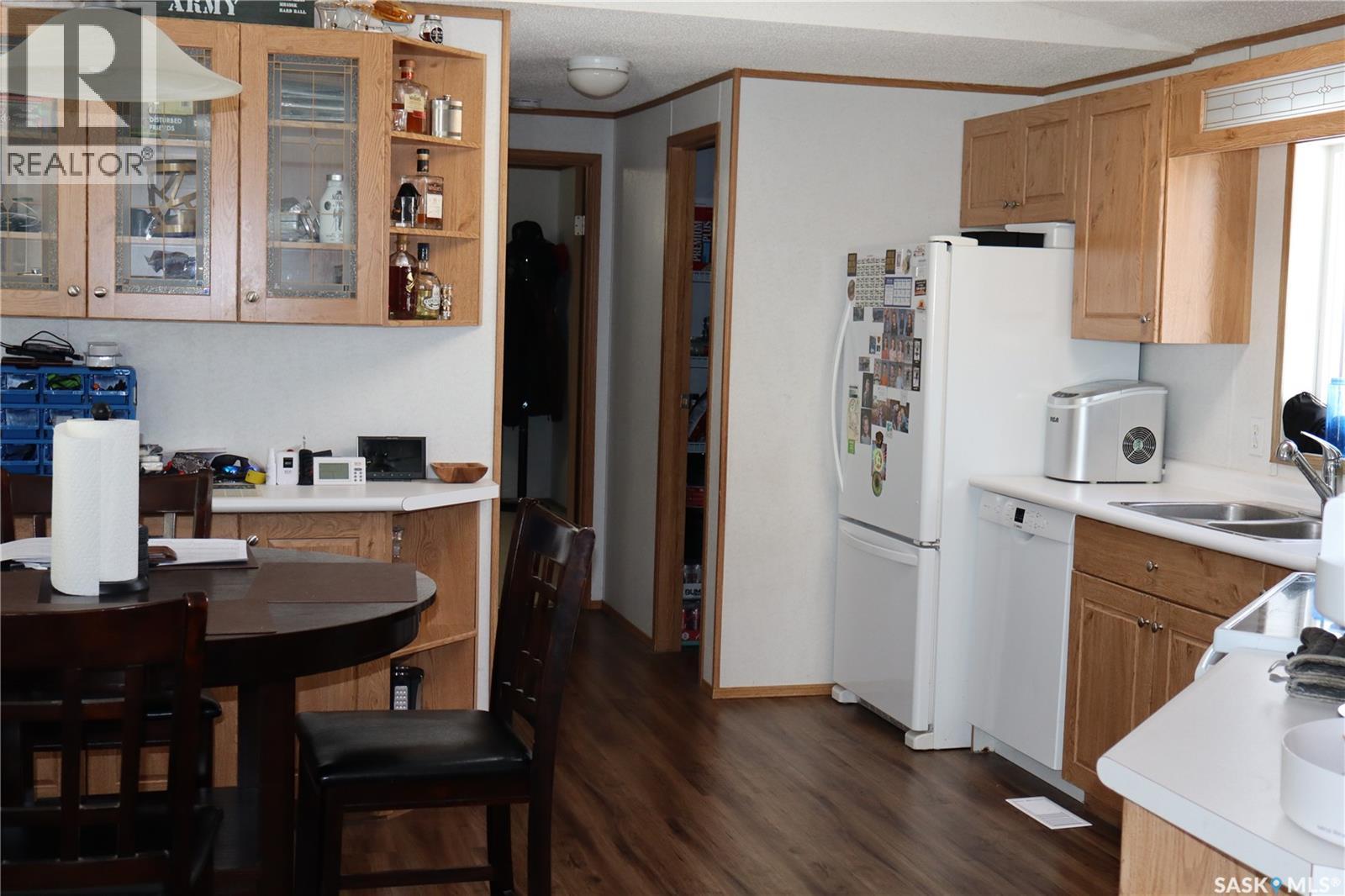 20 H Avenue, Willow Bunch, Saskatchewan  S0H 4K0 - Photo 6 - SK029537