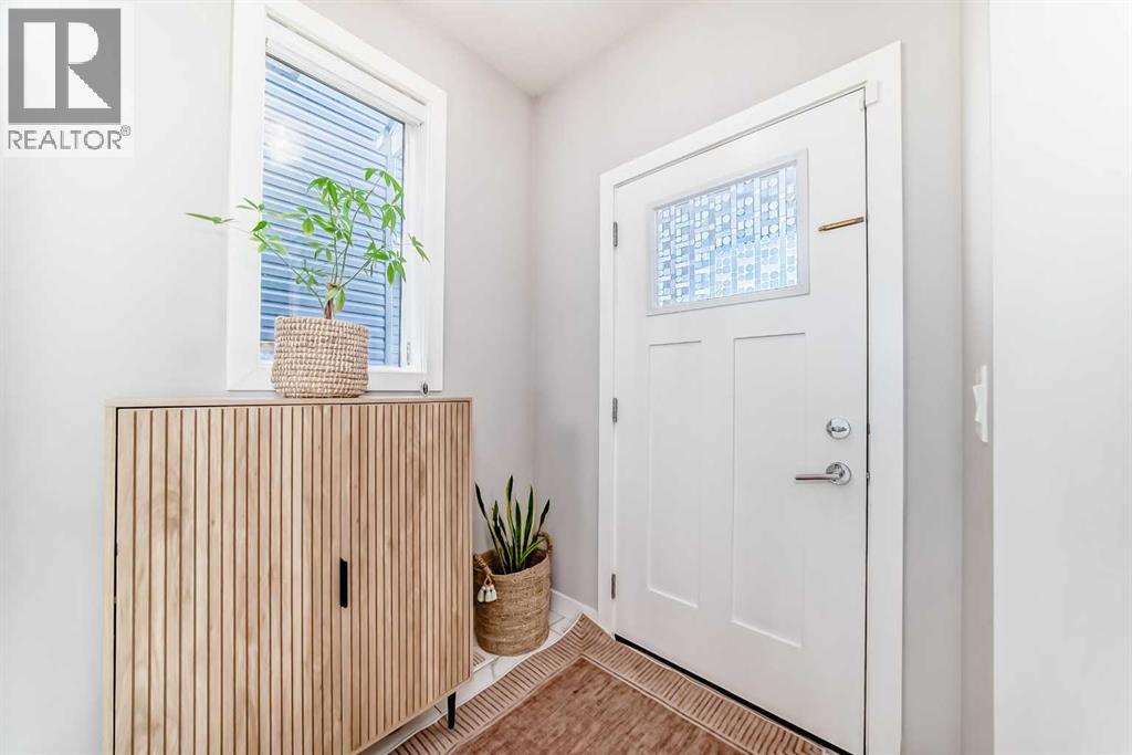 896 West Lakeview Drive, Chestermere, Alberta  T1X 1Z5 - Photo 3 - A2285365