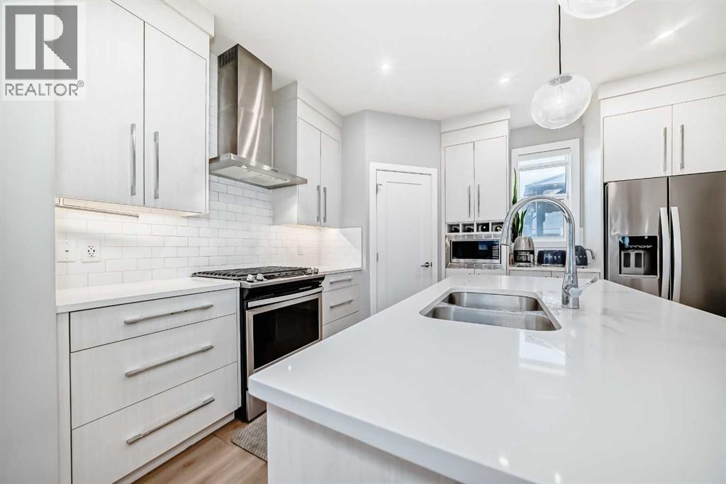 896 West Lakeview Drive, Chestermere, Alberta  T1X 1Z5 - Photo 5 - A2285365