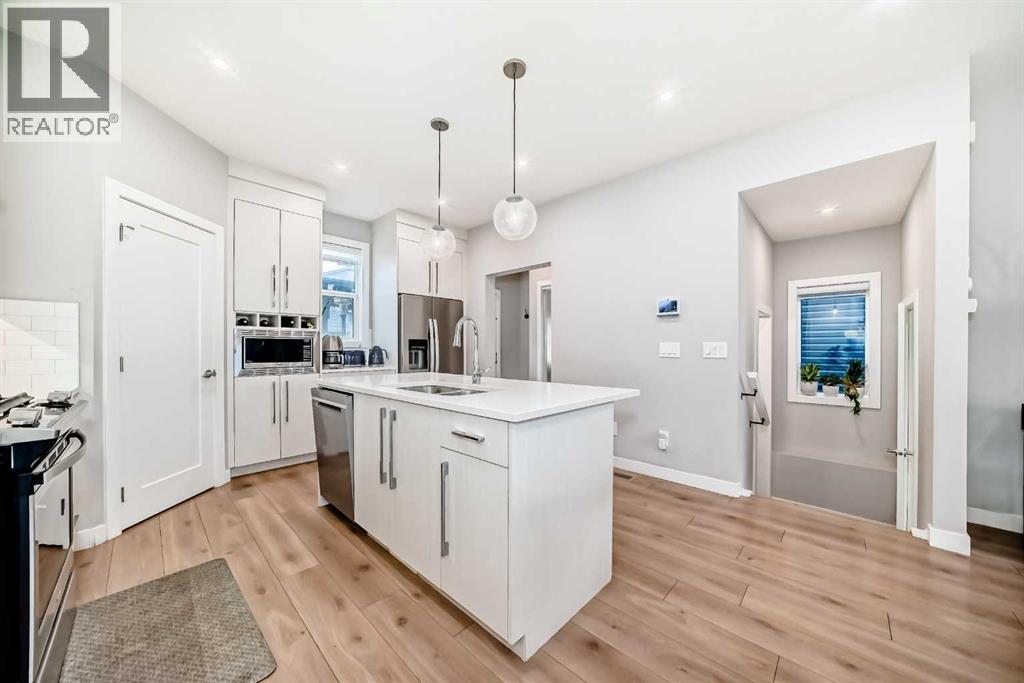 896 West Lakeview Drive, Chestermere, Alberta  T1X 1Z5 - Photo 6 - A2285365