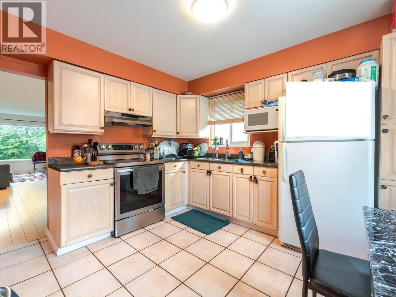 2216 E 41st Avenue, Vancouver, British Columbia  V5P 1L6 - Photo 7 - R3085346