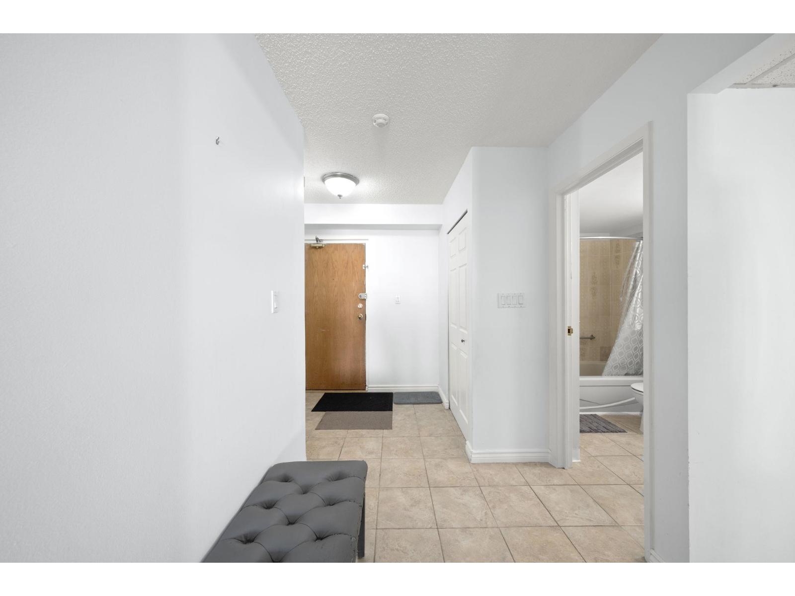 301 11881 88 Avenue, Delta, British Columbia V4C 8A2 - Photo 2 - R3094285