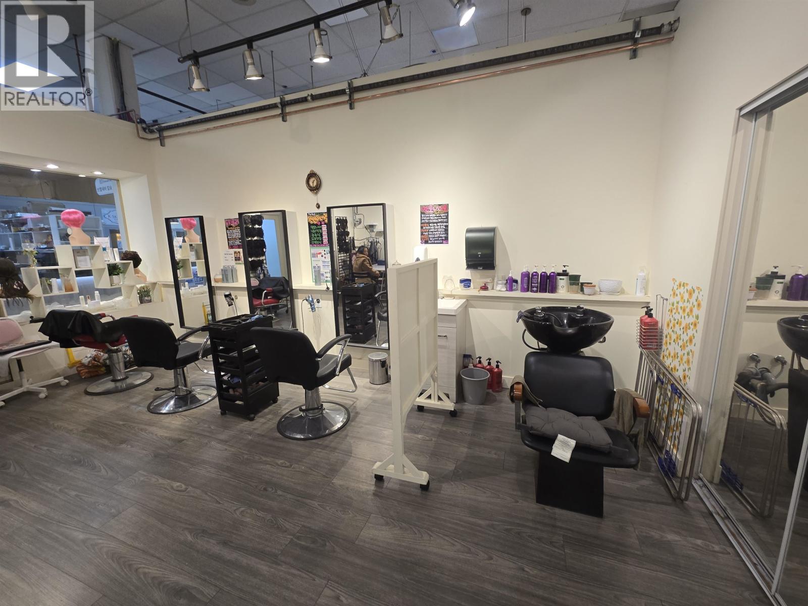 103 4501 North Road, Burnaby, British Columbia  V3N 4R7 - Photo 2 - C8076636