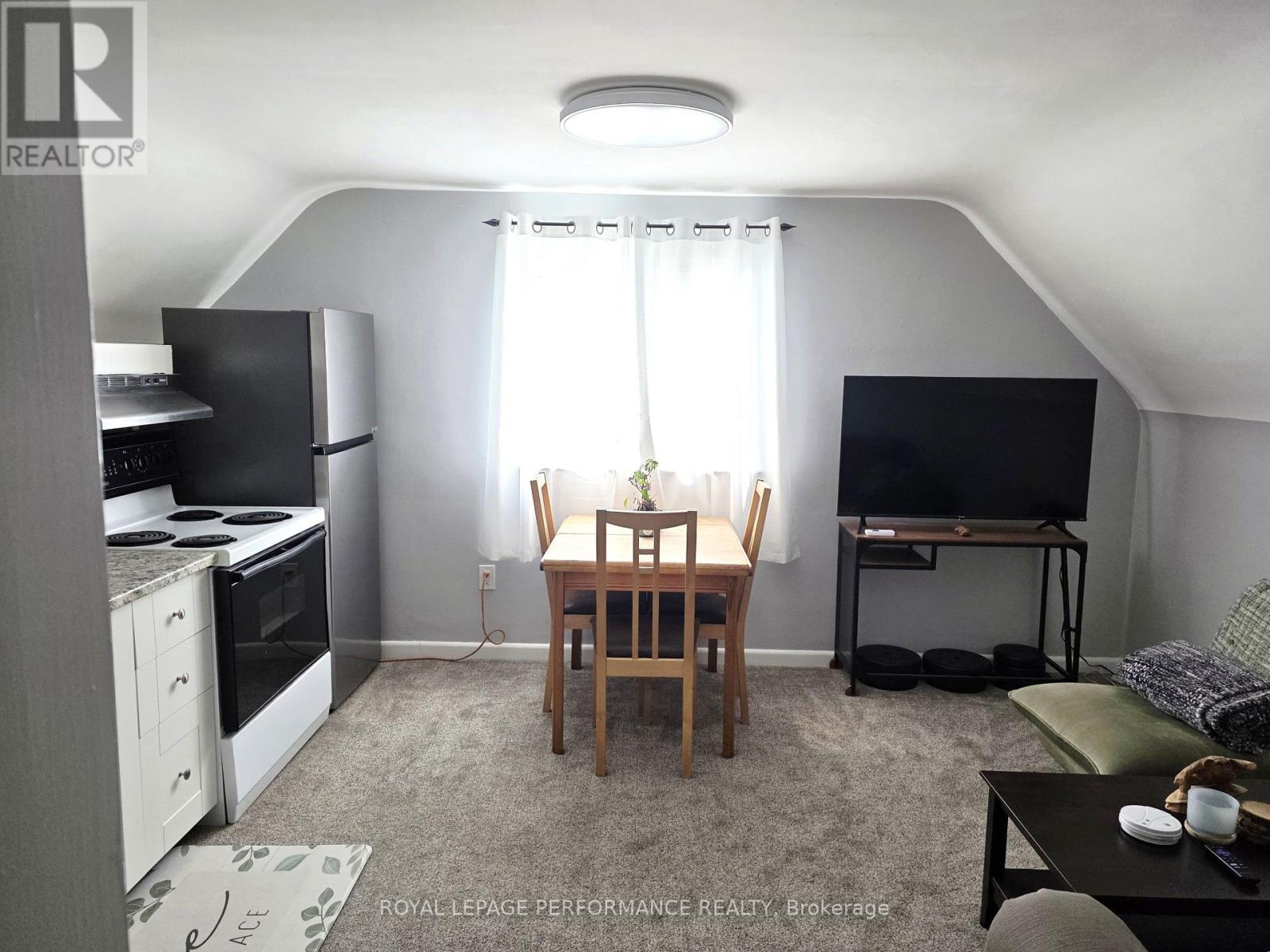 Apt. A - 623 Roosevelt Avenue, Ottawa, Ontario K2A 2A4 - Photo 2 - X12841838