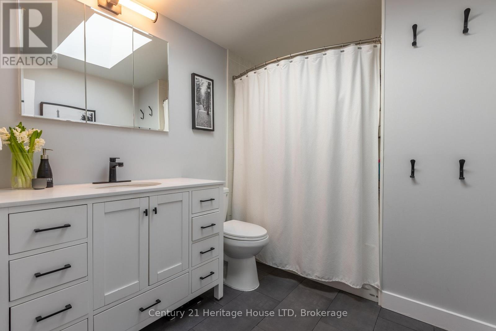 26 Royal Orchard Crescent, St. Catharines, Ontario  L2N 4E9 - Photo 8 - X12836740