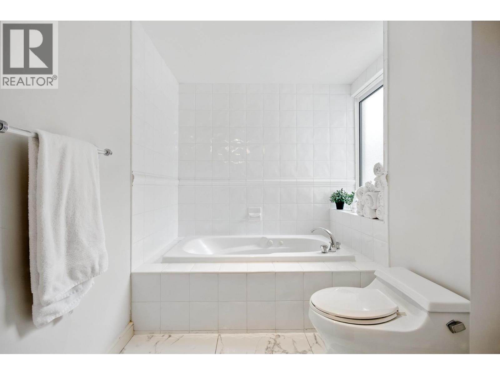 3b 1403 Beach Avenue, Vancouver, British Columbia  V6G 1Y3 - Photo 11 - R3095695