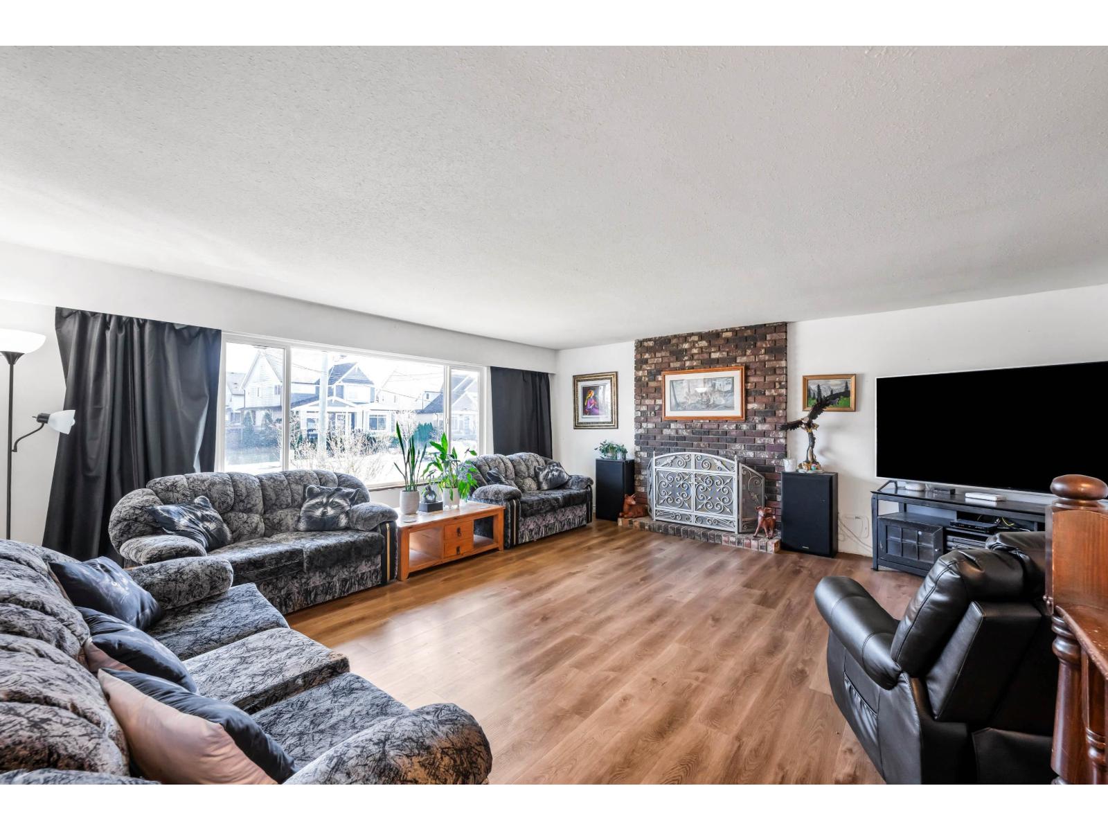 5927 184 Street, Surrey, British Columbia  V3S 4N2 - Photo 3 - R3095026