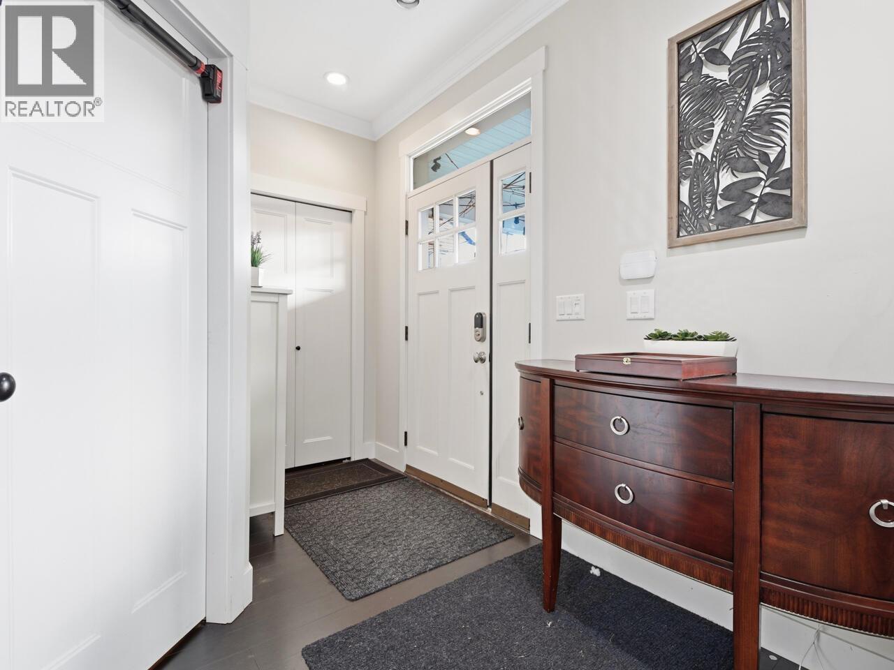 1029 Salter Street, New Westminster, British Columbia  V3M 0H5 - Photo 3 - R3095356