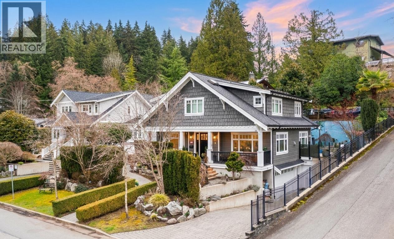 1232 HARRIS AVENUE, North Vancouver, British Columbia