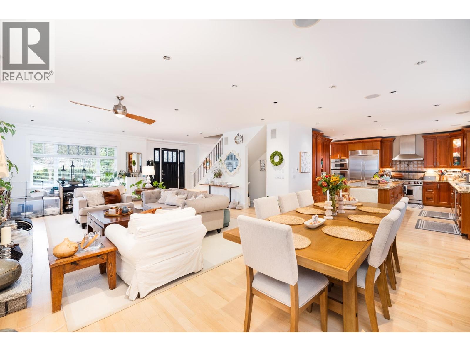 1232 Harris Avenue, North Vancouver, British Columbia  V7G 1X2 - Photo 4 - R3095685