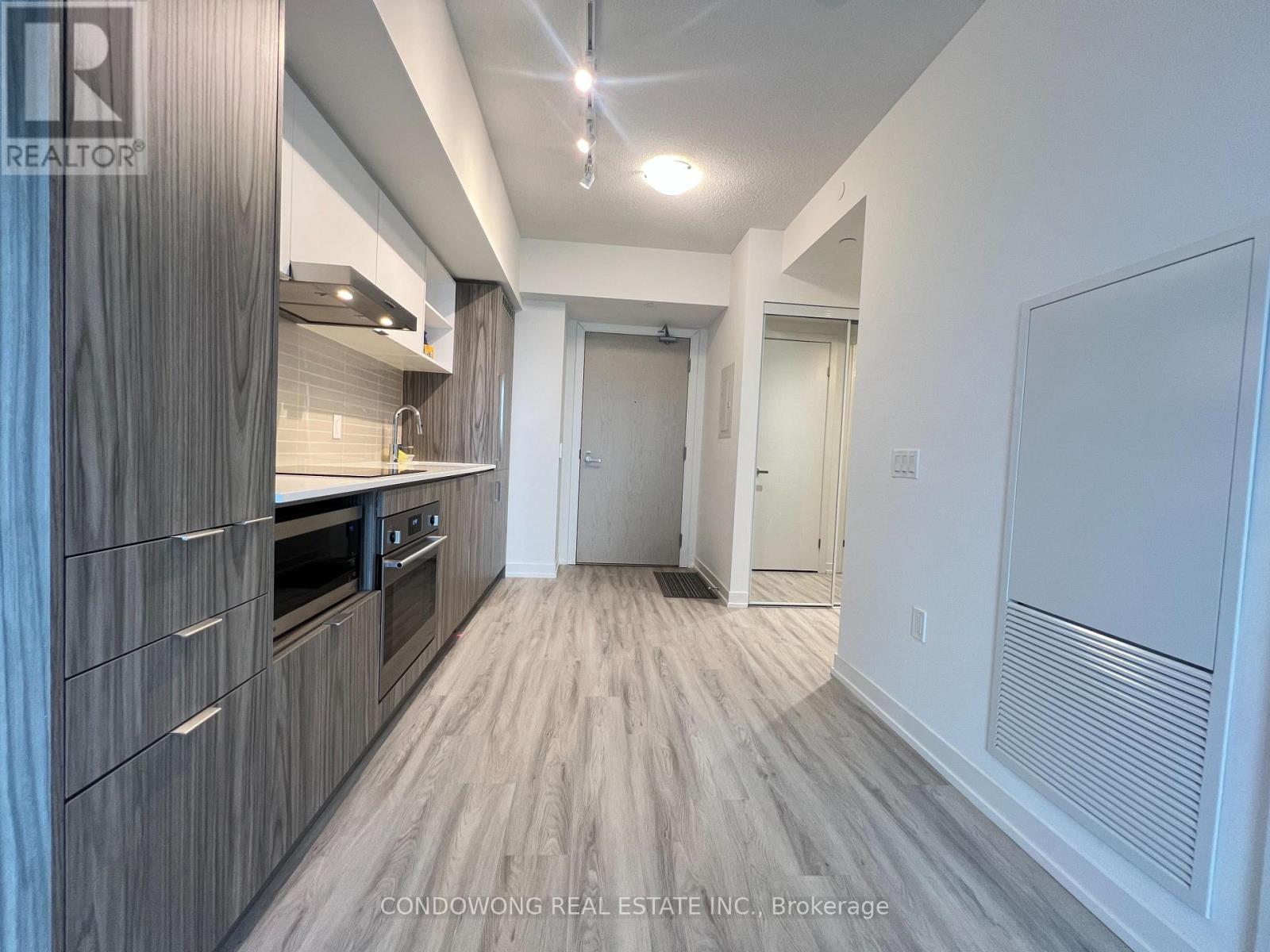 2106 - 55 Cooper Street, Toronto, Ontario  M5E 0G1 - Photo 4 - C12773428