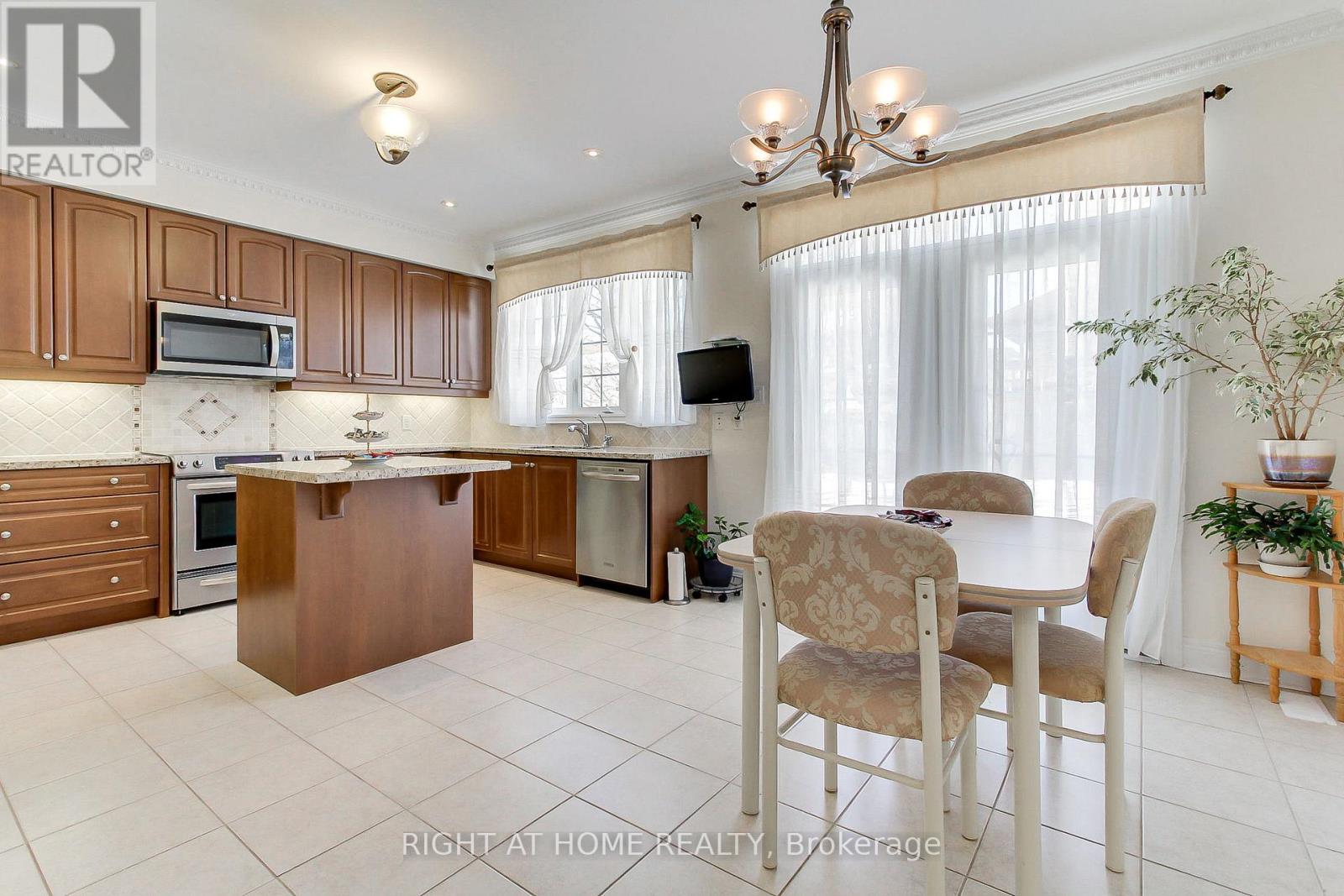 8 Sweet Anna Court, Vaughan, Ontario  L6A 4E3 - Photo 12 - N12839966