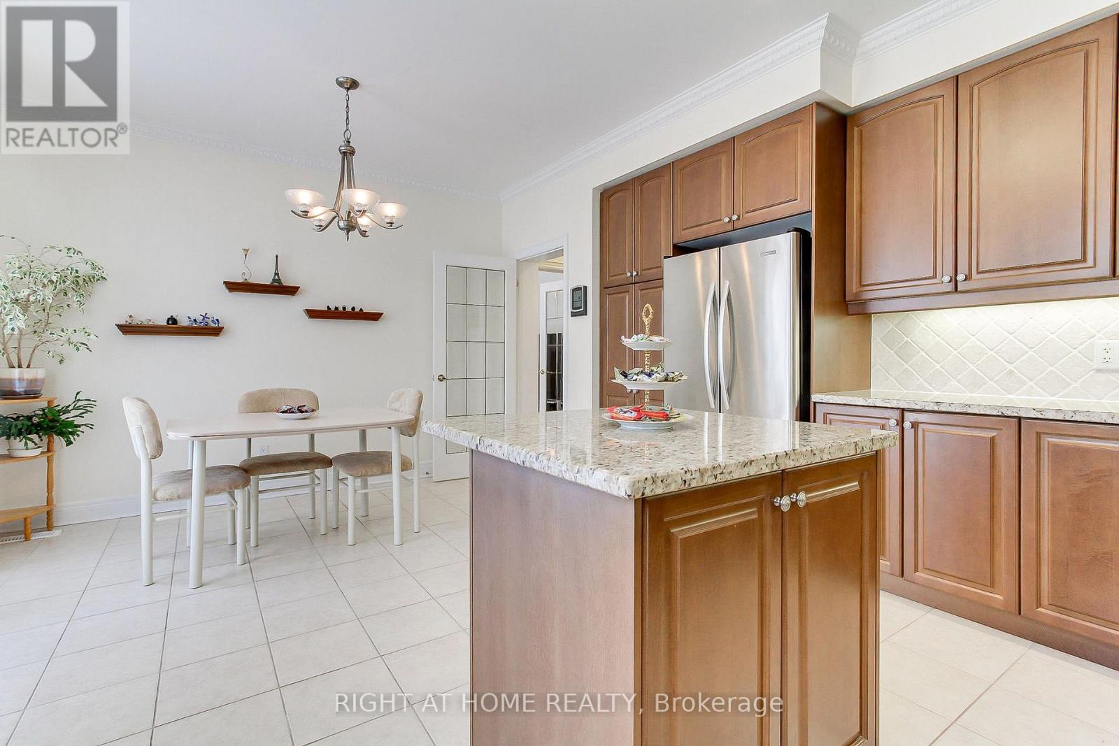 8 Sweet Anna Court, Vaughan, Ontario  L6A 4E3 - Photo 11 - N12839966