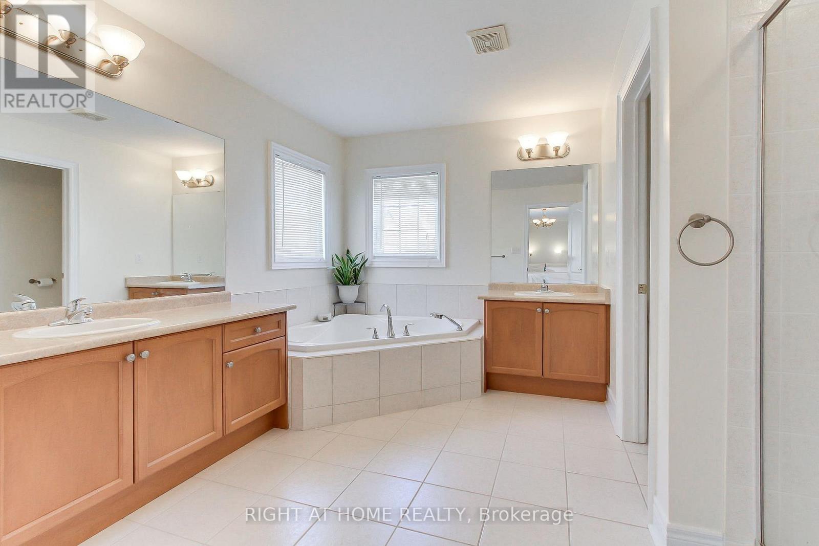 8 Sweet Anna Court, Vaughan, Ontario  L6A 4E3 - Photo 32 - N12839966