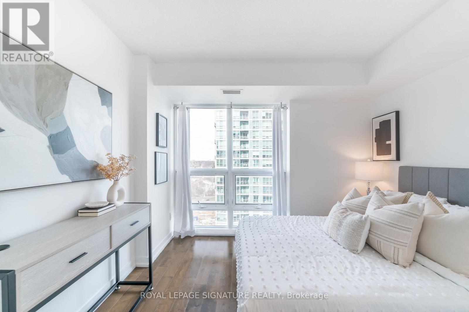 1612 - 155 Legion Road N, Toronto, Ontario  M8Y 0A7 - Photo 8 - W12835878