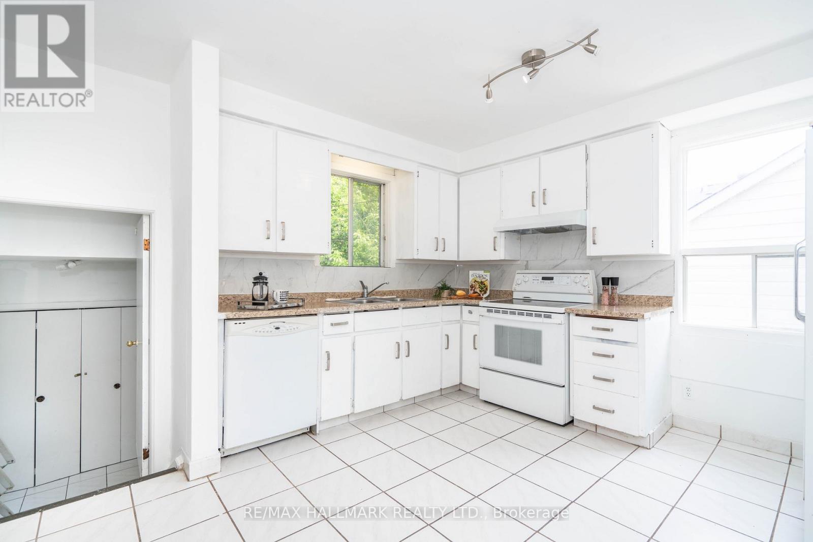 104 Highland Park Boulevard, Markham, Ontario  L3T 1B7 - Photo 17 - N12841842