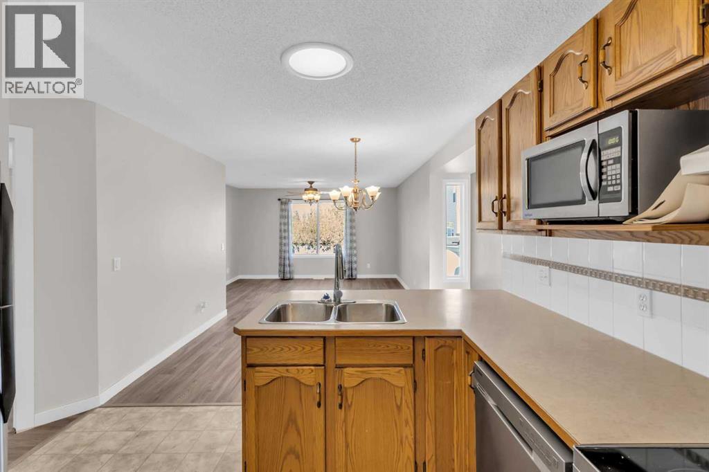 110 West Creek Bay, Chestermere, Alberta  T1X 1K7 - Photo 10 - A2262218